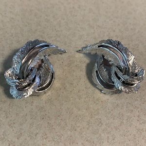 Sarah Coventry silver tone clip on earrings